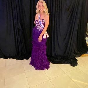 True purple dress!